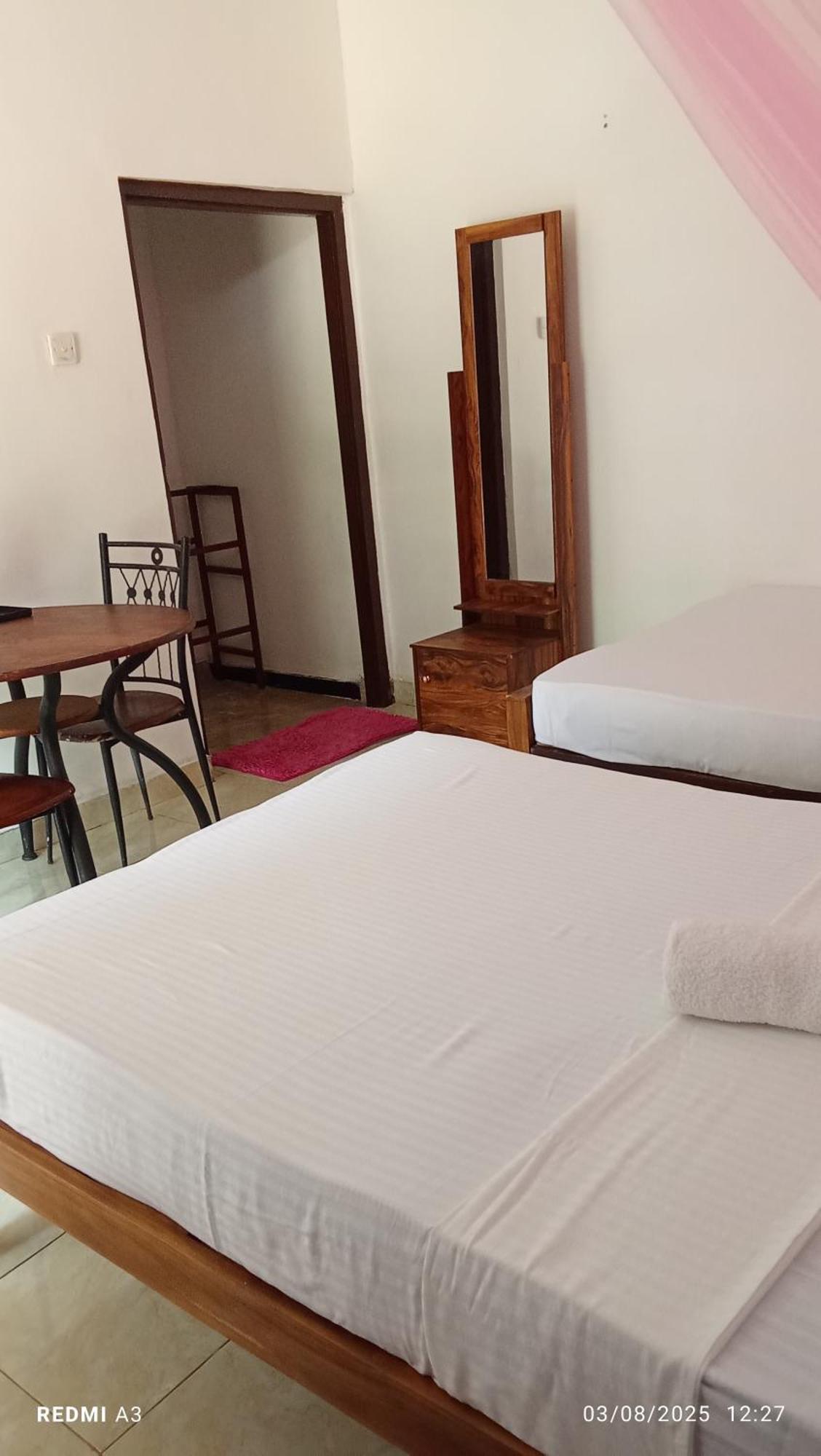 Sidhangana Home Stay Anuradhapura Szoba fotó